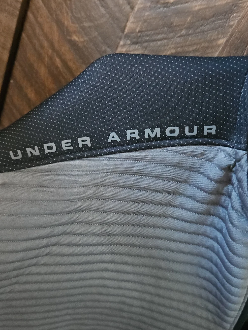 Mens XL Under Armour Gray and Black Textured Quarter Zip Pull Over.